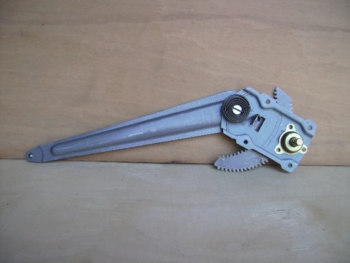 Toyota Hi-Lux 1998-2004 NEW Front Manual Window Regulator RH