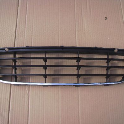 VW Jetta 2004-2008 New Front Bumper Lower Centre Grille Chrome
