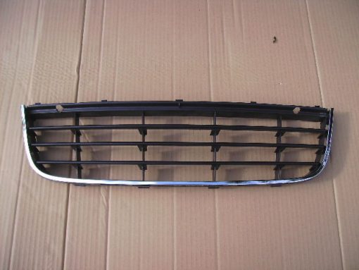 VW Jetta 2004-2008 New Front Bumper Lower Centre Grille Chrome