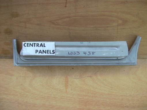 Merc 200/300 W123 1976-1985 NEW Rear Door Inner Repair RH 438r